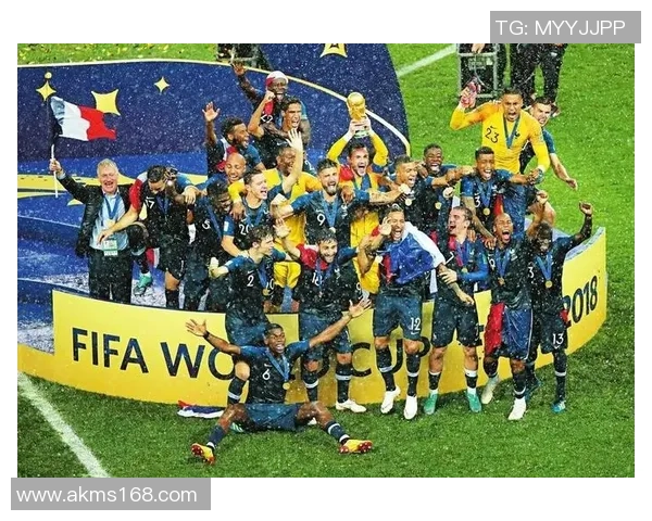 香港足球明星队在贵阳展现风采与激情引发球迷热烈追捧